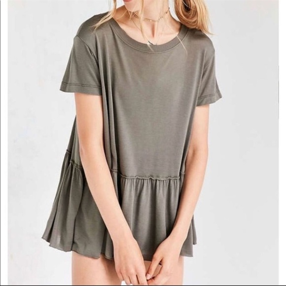 Truly Madly Deeply Tops - Truly Madly Deeply Green Peplum Ruffle Top L